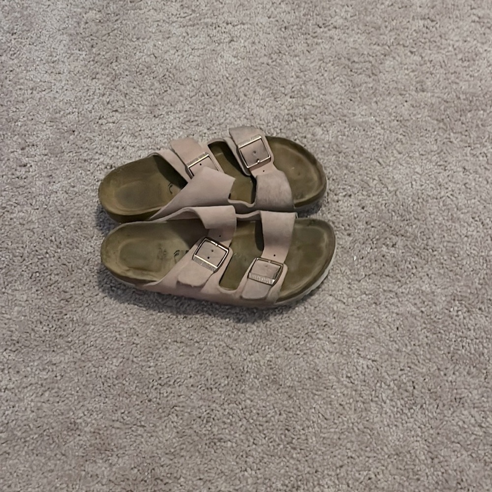 light brown Birkenstocks. Fit size 6-7. Size 35